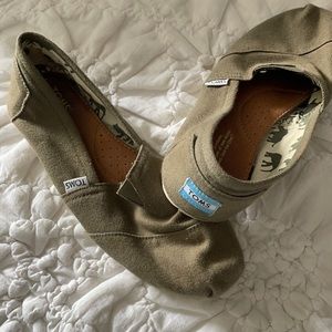[Toms] Wmns Olive 9.5